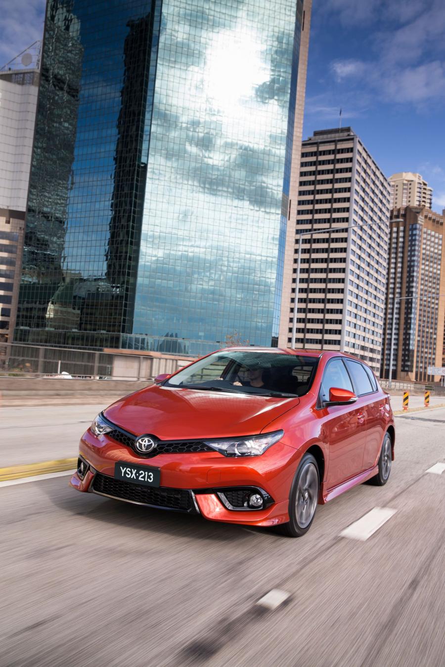  Toyota Corolla SX 2015 года  (фото 4 из 6)